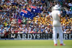 Australia fans get a rare chance to wave their flags during day two of the 5th Investec Ashes Test match between England and Australia at The Kia Oval on August 21, 2015