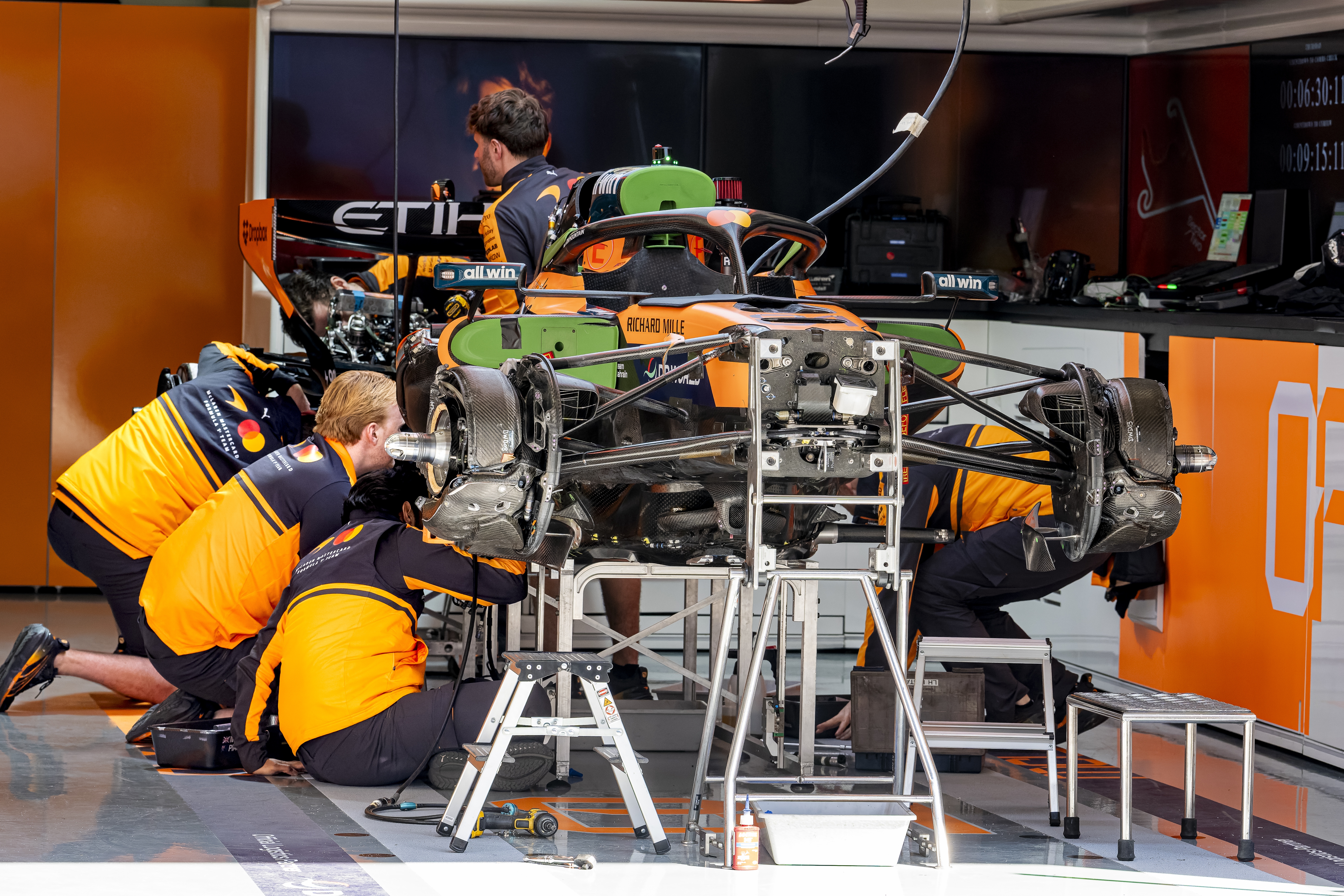 McLaren pit stop