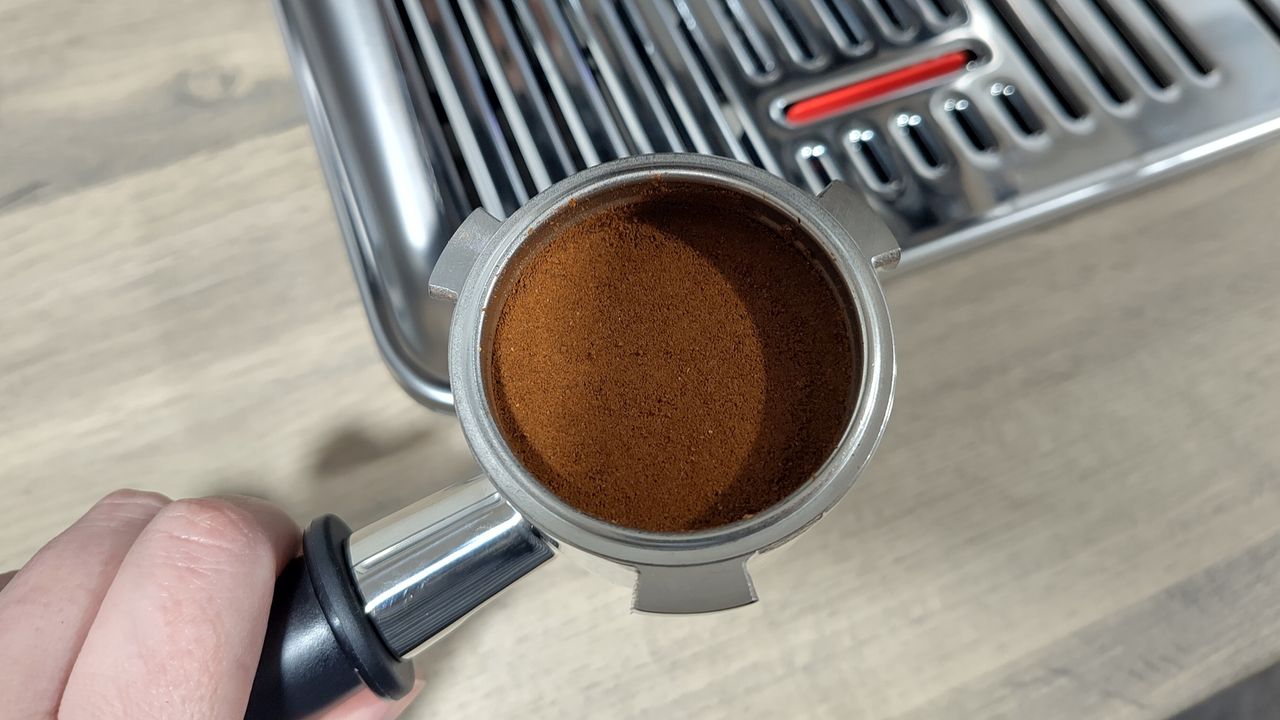 Coffee puck prepared using De'Longhi La Specialista Touch coffee machine