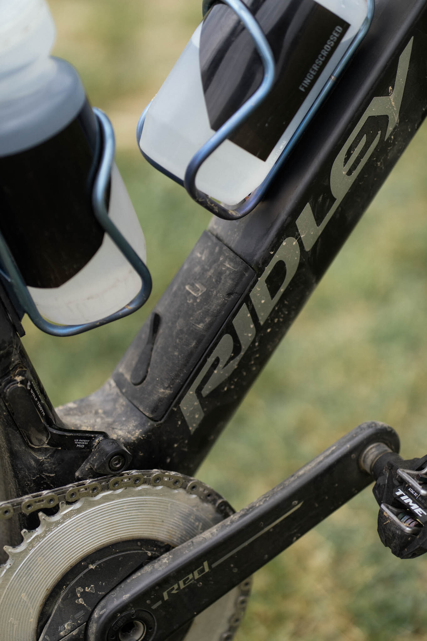 Bicicleta de cascalho Aero Ridley, protótipo preto fosco da Traka 2026.