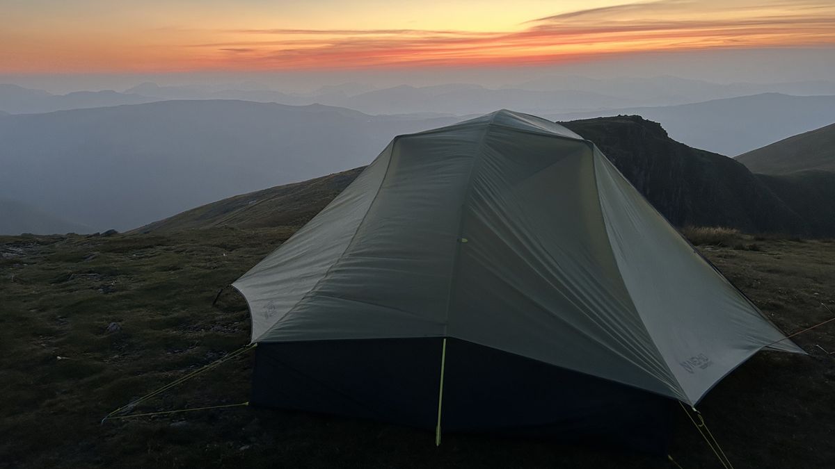 wild camping on the summit of Dollywaggon Pike