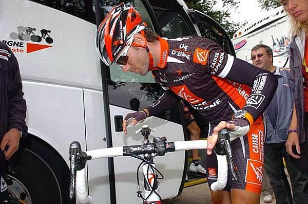 Alejandro Valverde (Caisse d'Epagne) prepares to mount his steed for stage four