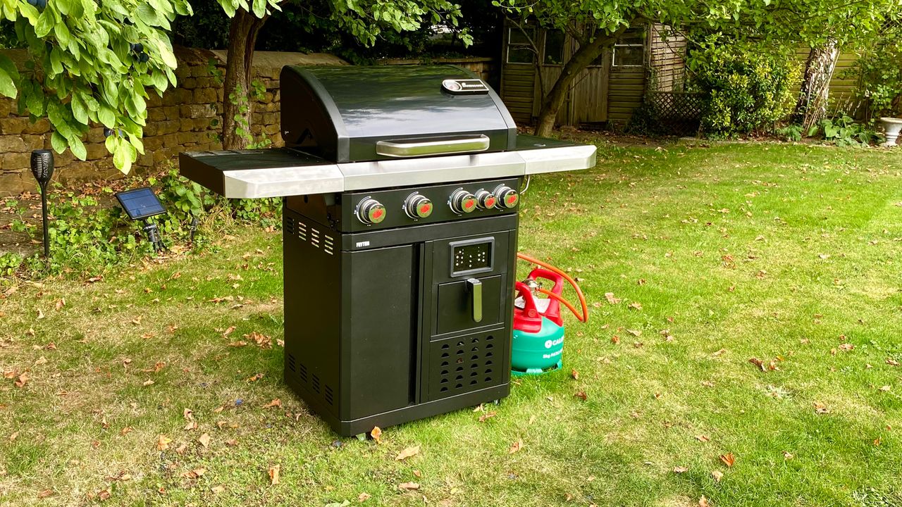 Landmann Fryton grill in the garden