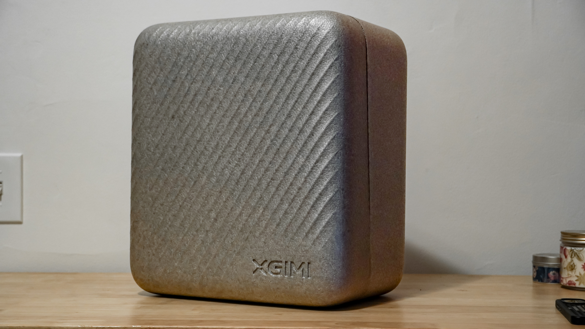 Xgimi Horizon 20 Pro 4K projector on a table