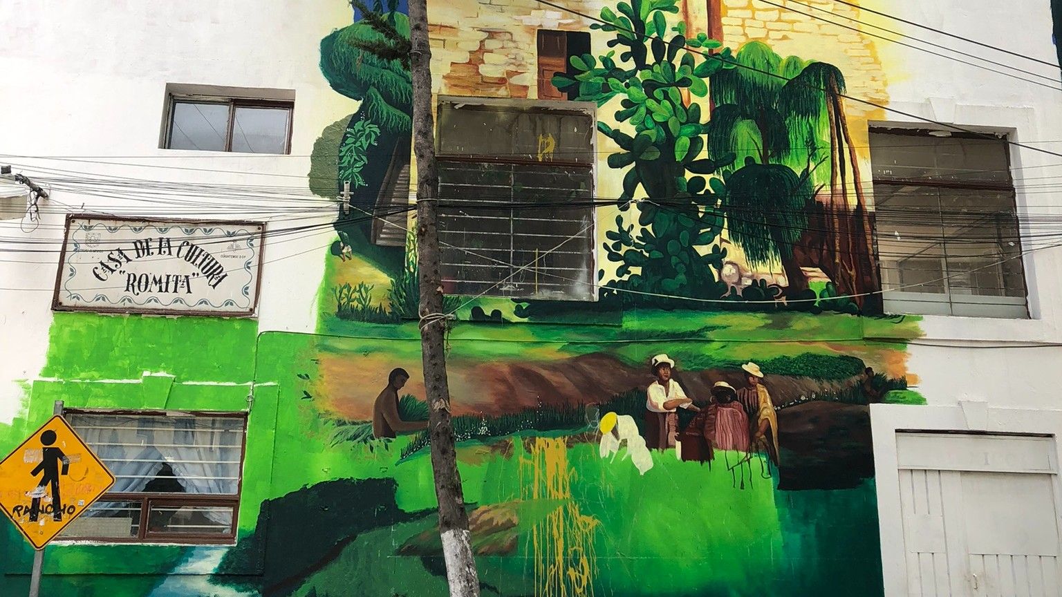 Colourful mural on Casa de Cultura Romita in Mexico City