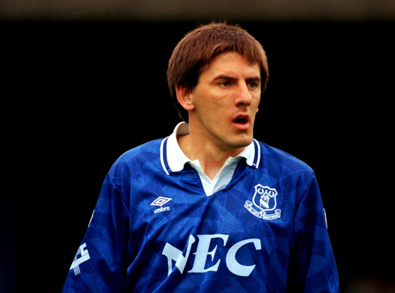 Peter Beardsley playing for Everton in 1991