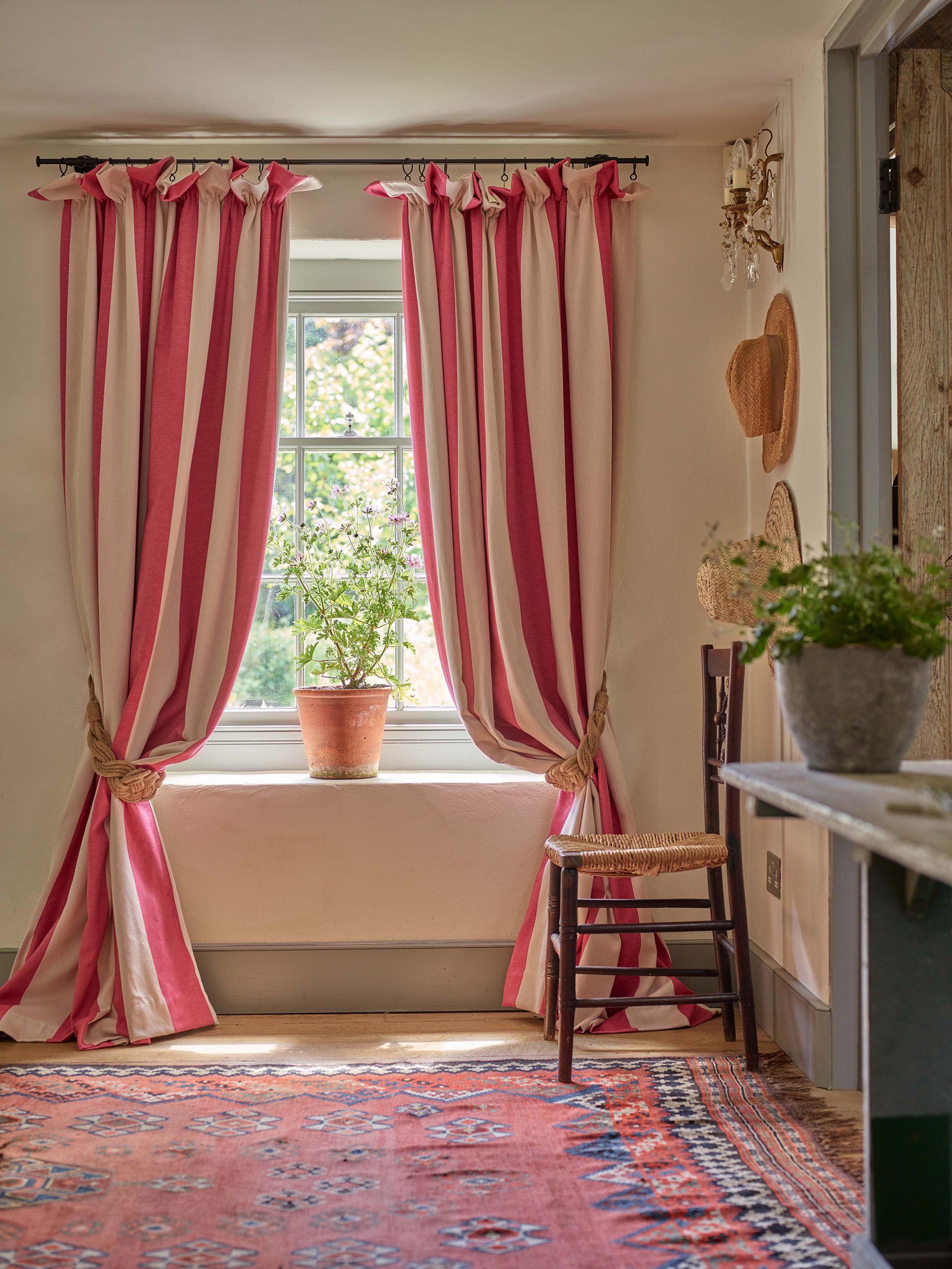 How To Choose Curtain Colors For Any Room Experts Advise Homes Gardens