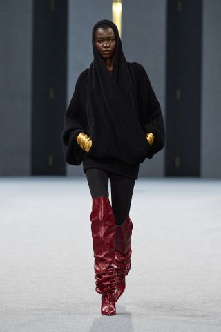 Photos of Balmain Fall-Winter 2025 runway.