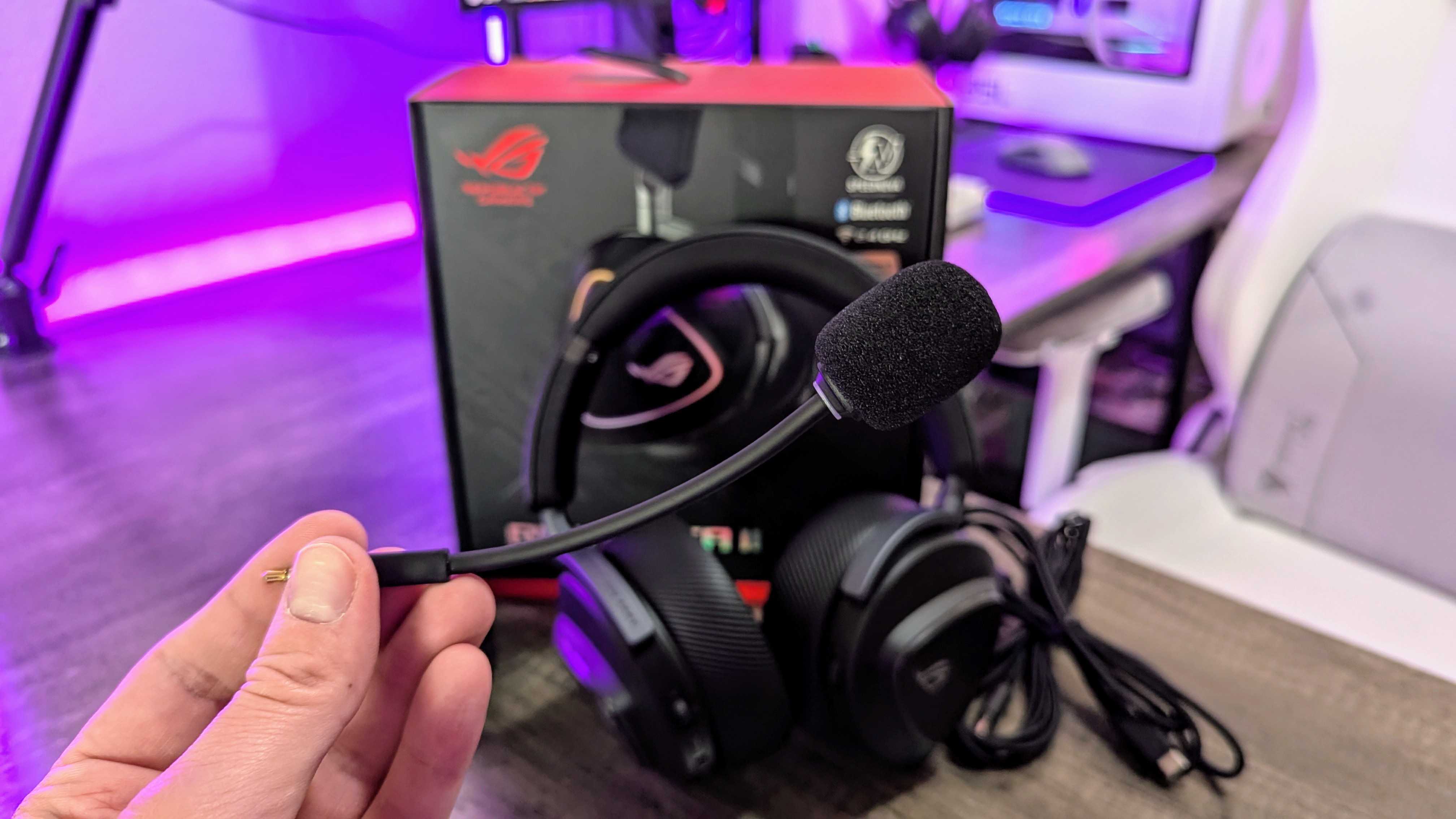 Image of the ASUS ROG Delta II wireless PC gaming headset.