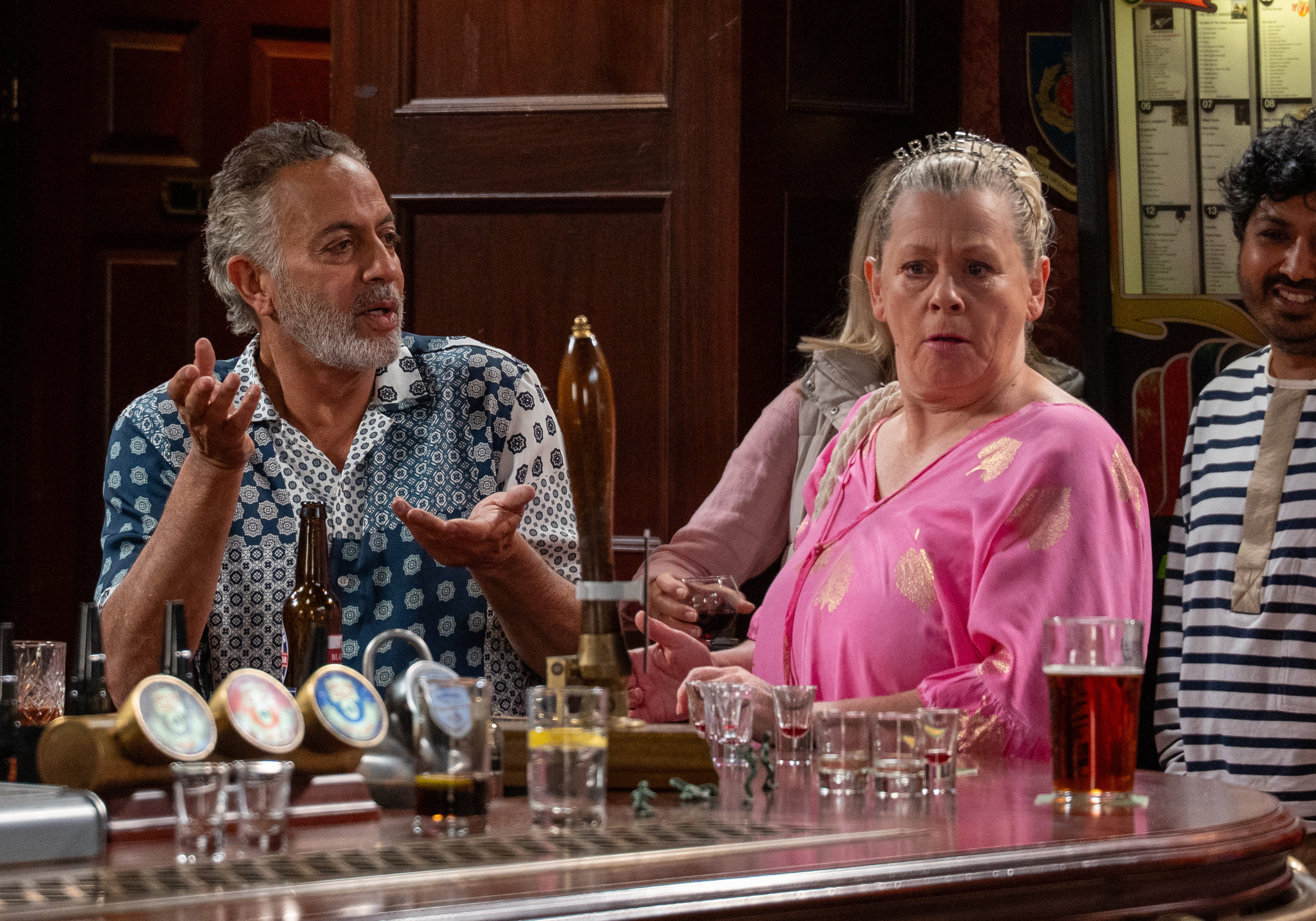 Bernie Winters in the Rovers Return with Dev Alahan