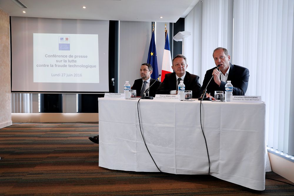 Tour de France race director Christian Prudhomme (R), flanked by French Minister for Sports Thierry Braillard (C) and French Minister for Higher Education and Research Thierry Mandon (L), speaks during a press conference on mechanical fraud, in Paris