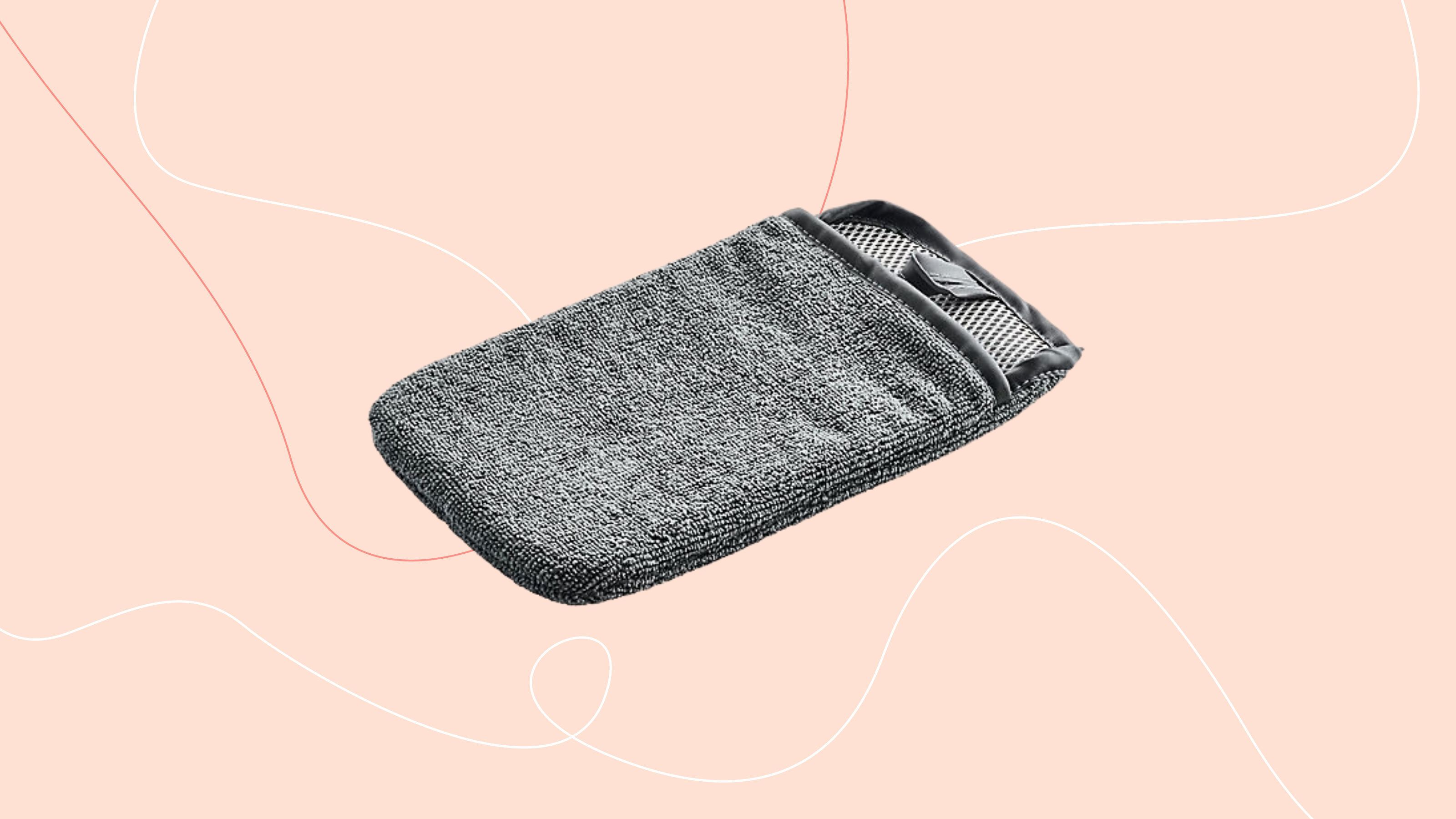 Lakeland Condensation Mitt on a pink background