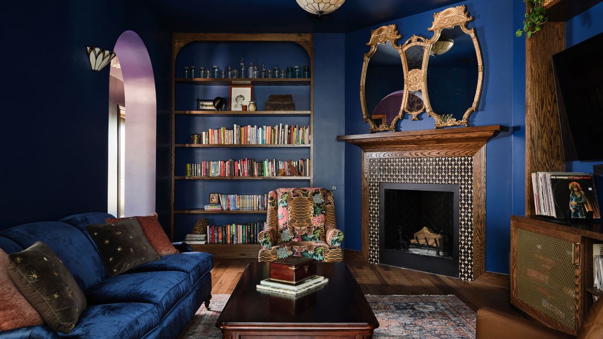 Inside a Texas Home Where Pattern Clashing and Color Drenching Is ...