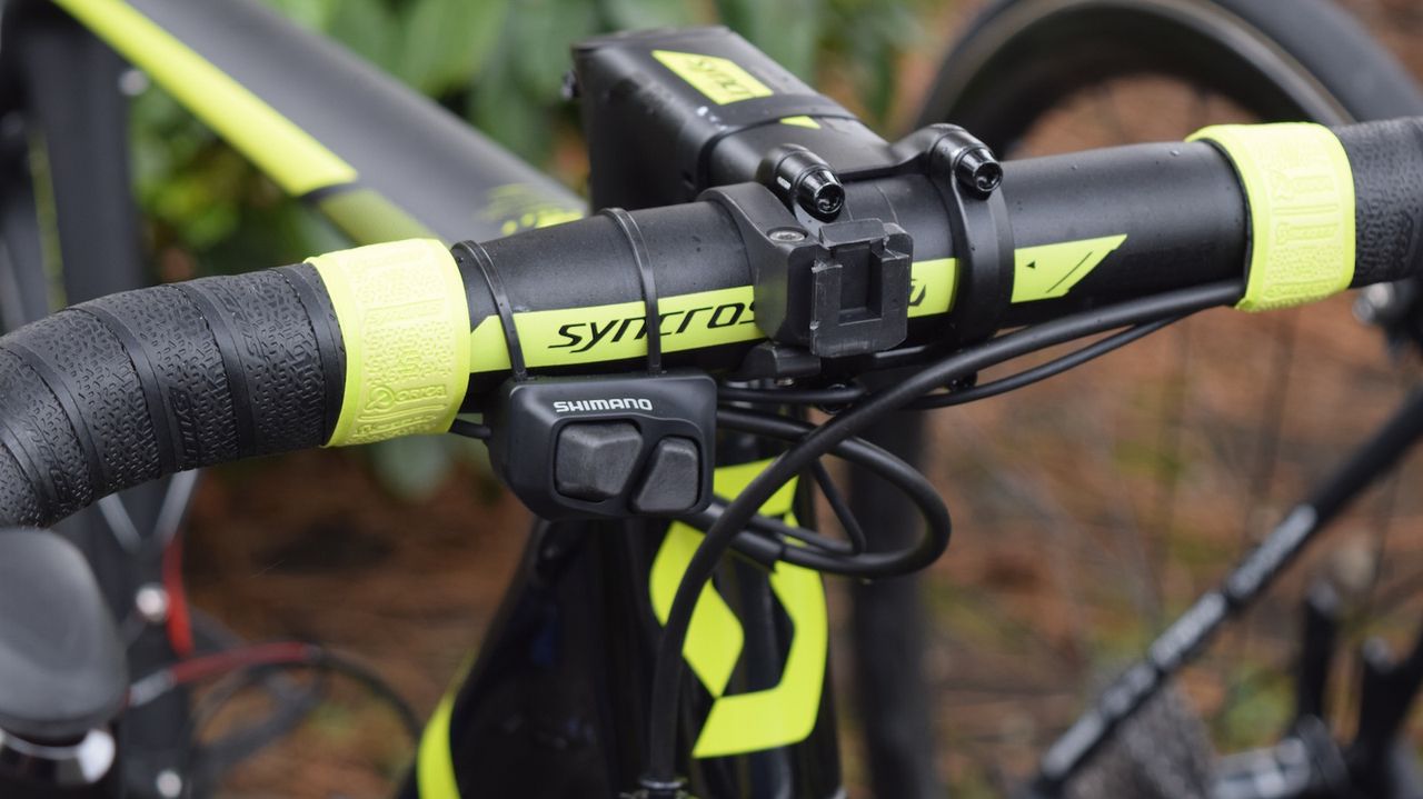 Simon Yates opts for a forward facing climbing switch