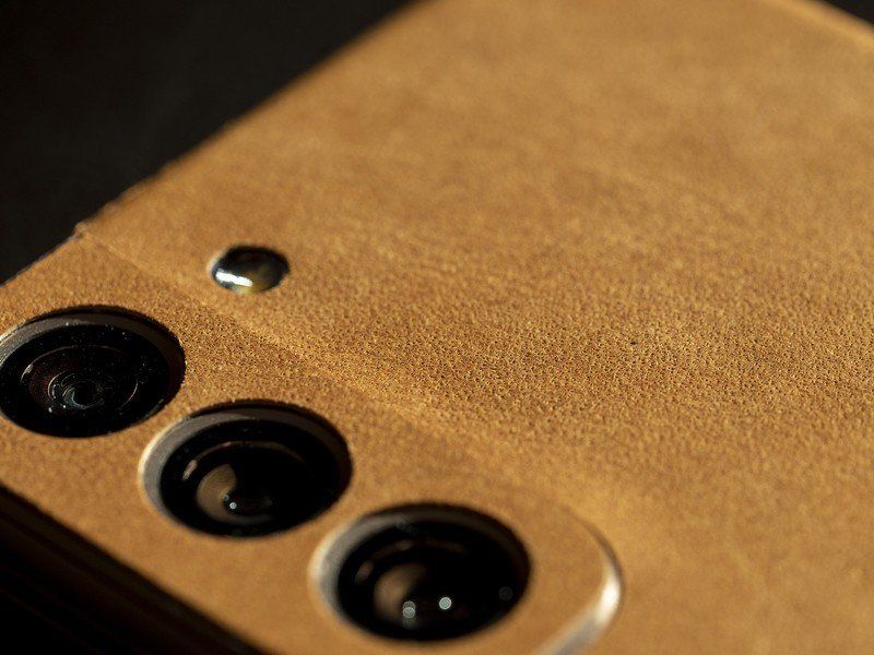 Dbrand Leather Skins S21 Close