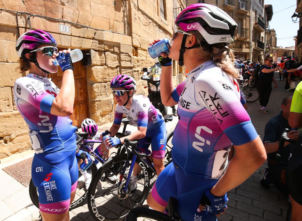 LABASTIDA SPAIN MAY 13 LR Kristen Faulkner of United States and Georgia Williams of New Zealand and Team Bikeexchange Jayco cool down to refresh itself after crossing the line during the 1st Itzulia Women 2022 Stage 1 a 1059km stage from VitoriaGasteiz to Labastida ItzuliaWomen UCIWWT on May 13 2022 in Labastida Spain Photo by Gonzalo Arroyo MorenoGetty Images