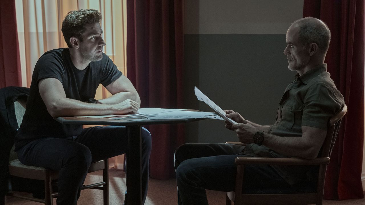John Krasinski and Michael Kelly in Tom Clancy's Jack Ryan