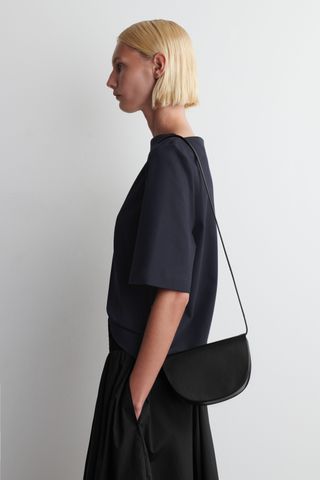 8JfnS2PAAjdtTjDMFeXggn-320-80 Cos 'Gallery Tote على وشك أن يكون خريف 2025 لشراء تكنولوجيا المعلومات