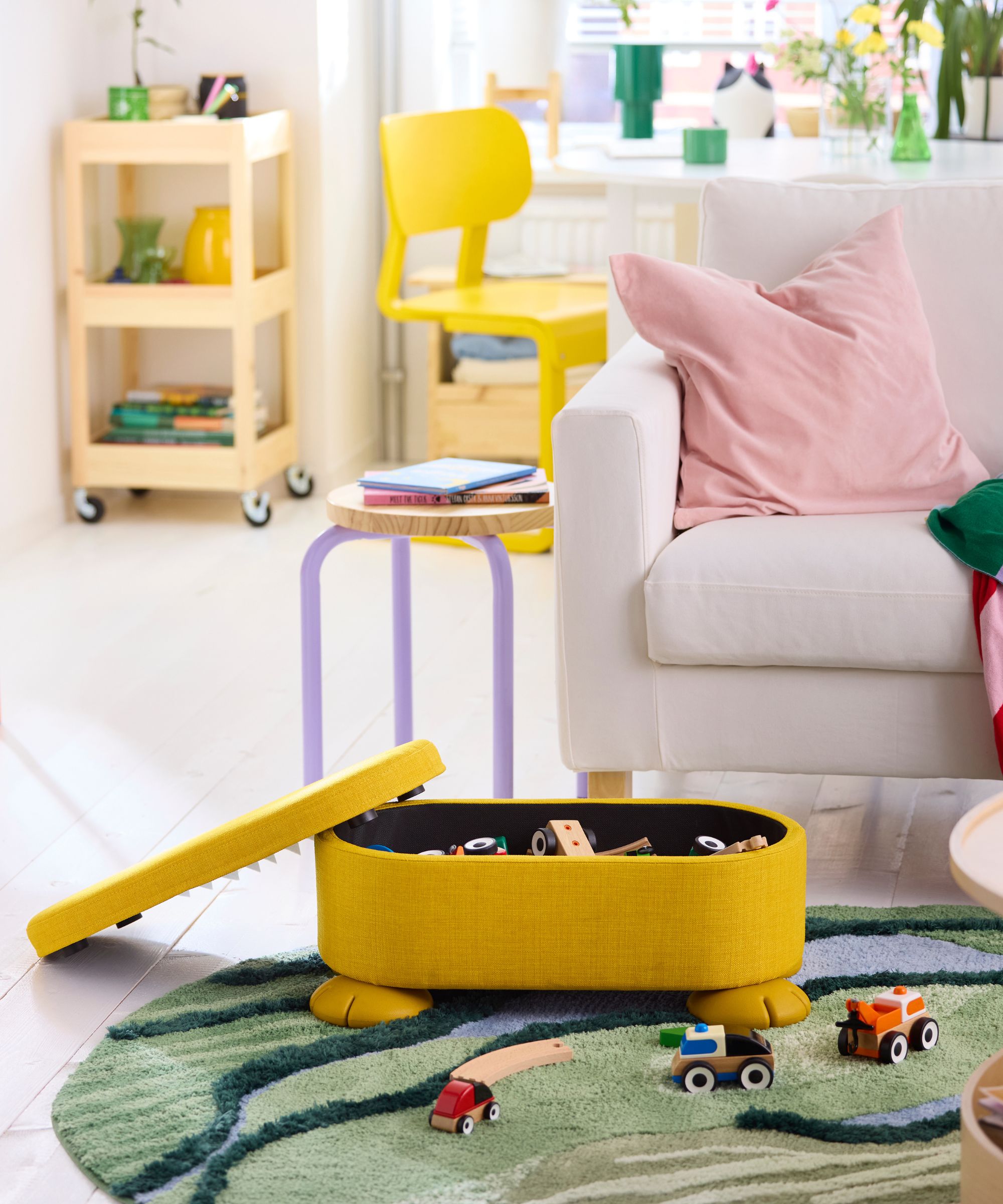 GREJSIMOJS IKEA collection with giraffe-shaped floor lamp and storage box with feet