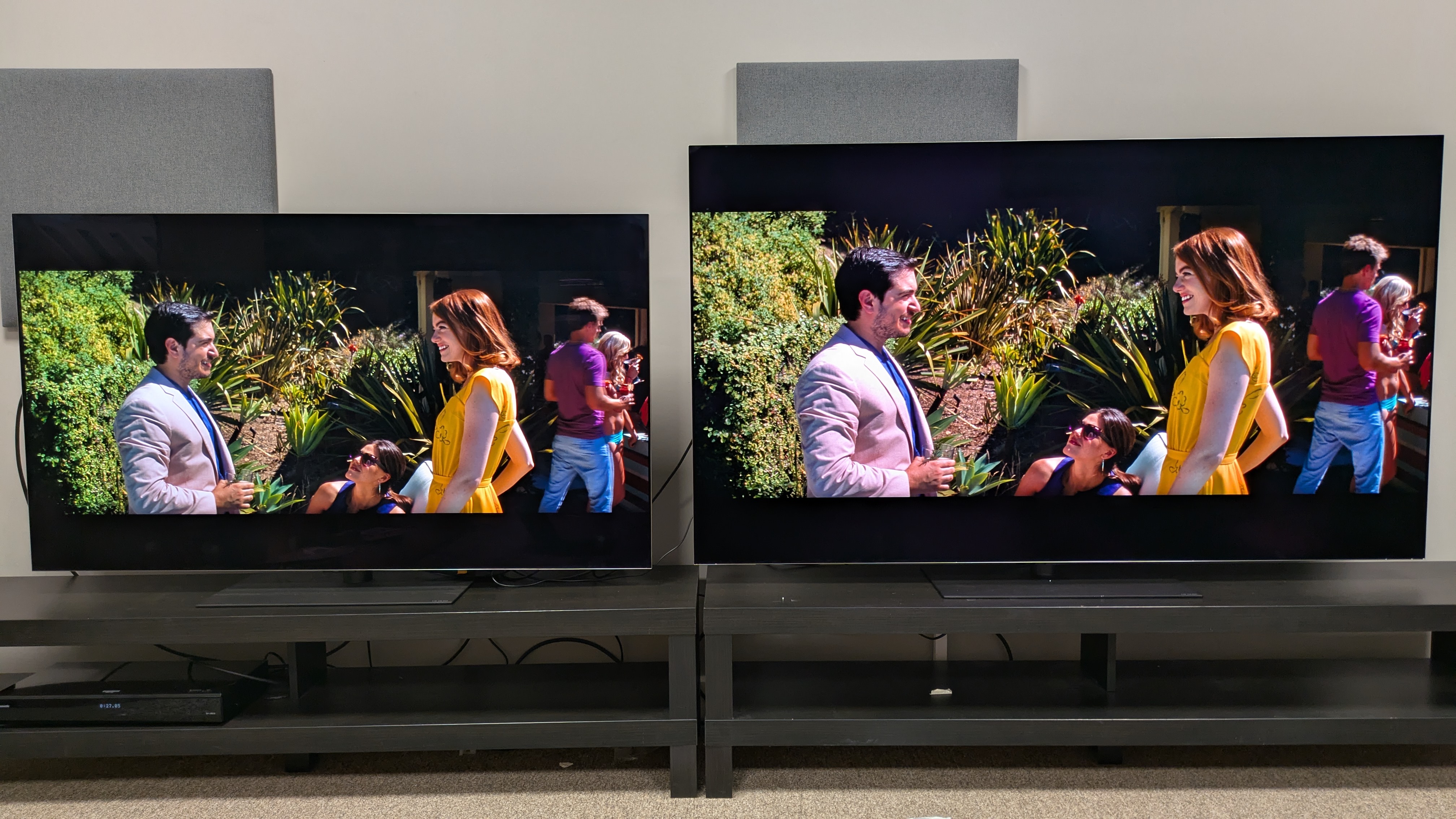 LG G5 (left) and LG G6 (right) showing Mia talking to a man at a garden party from La La Land. While the G6 makes Mia's yellow dress look brighter, it also maintains more natural greens in the background