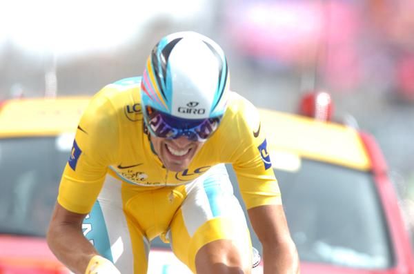 Every second counts: Contador drives for the line