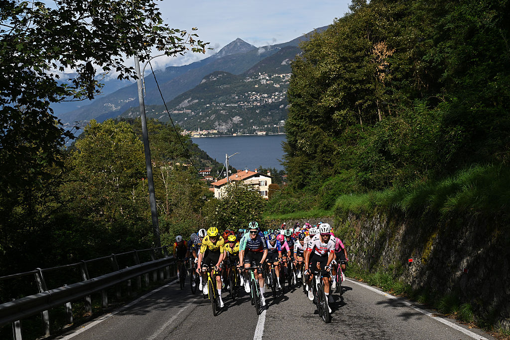The peloton climbing with Lake Como behind