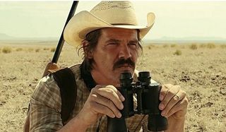No Country For Old Men Josh Brolin Llewelyn Moss stakes out his shot
