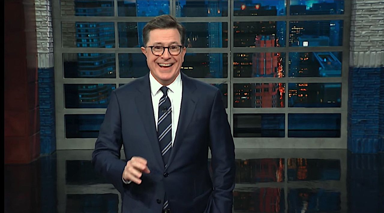 Stephen Colbert explains GoFundMe for Trump border project