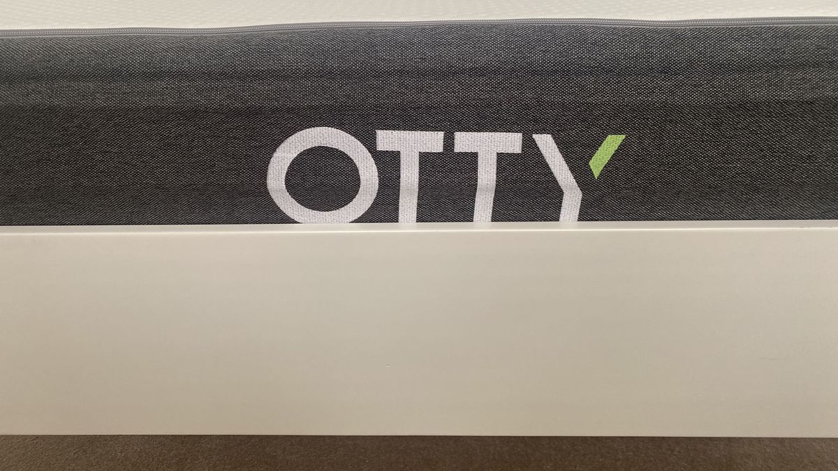 Otty Original Hybrid mattress, side view