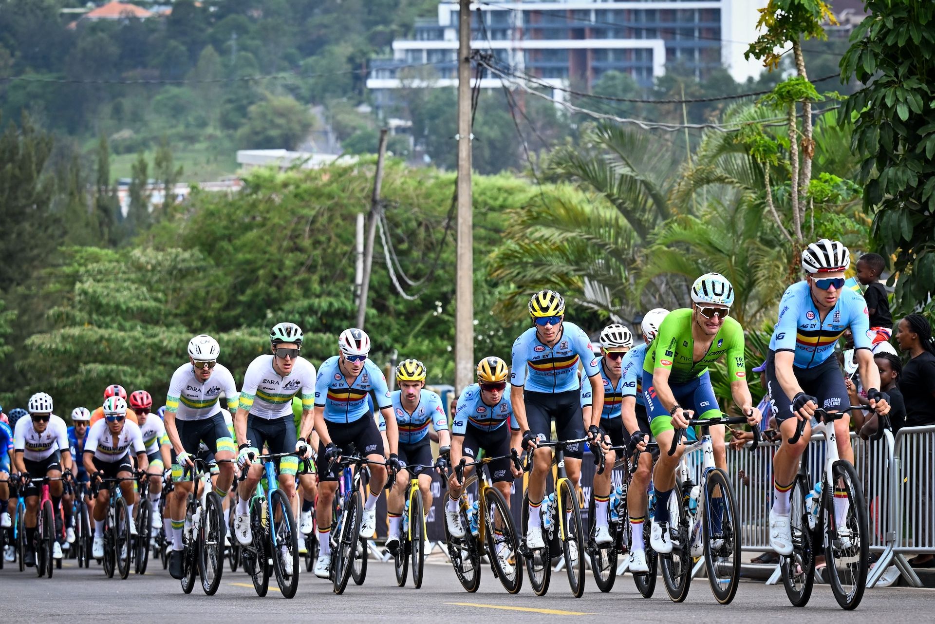 World Road Championship 2026 Elite Men’s Racing НАЖИВО – Хто наступник Погачара? У Монреалі розгорається боротьба за райдужну форму