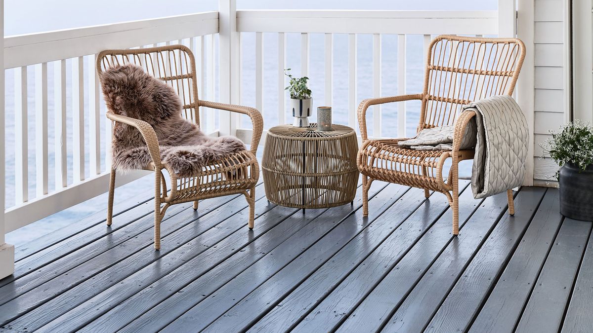 raised deck with chairs and coffee table