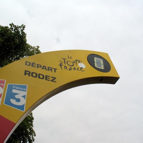 The start of the thirteenth stage was held in Rodez