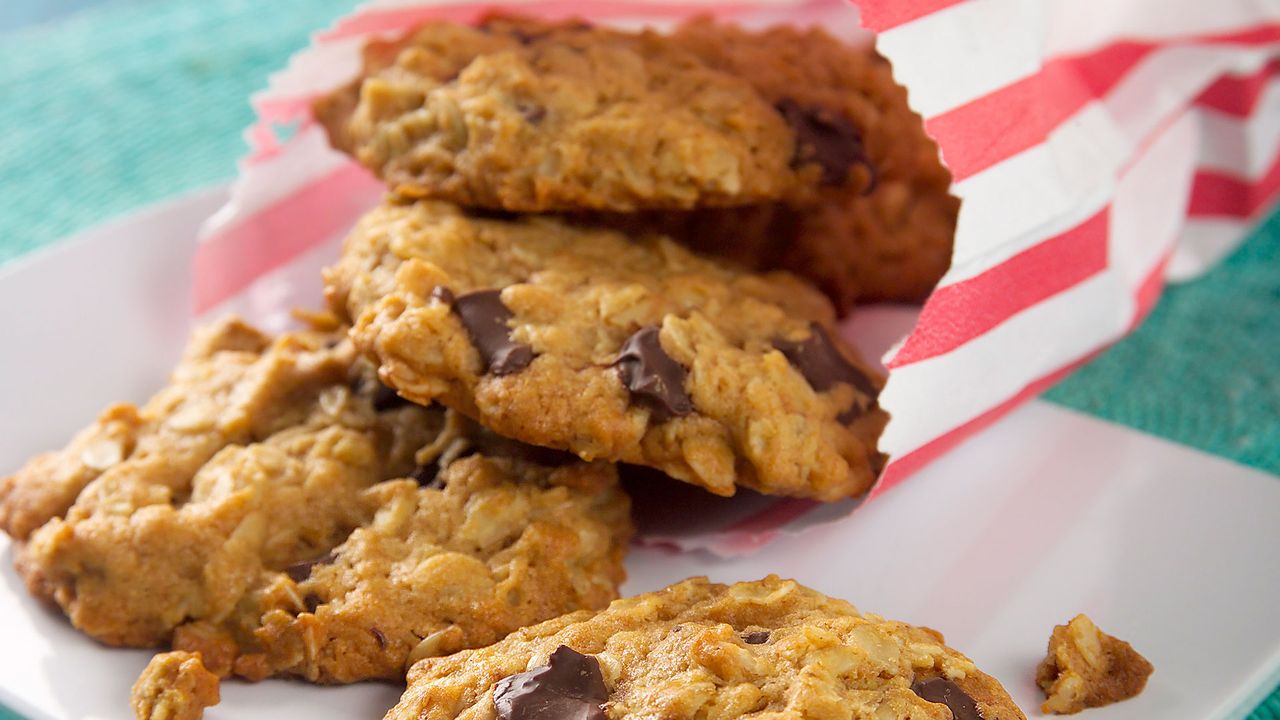 Chocolate chip oatmeal cookies