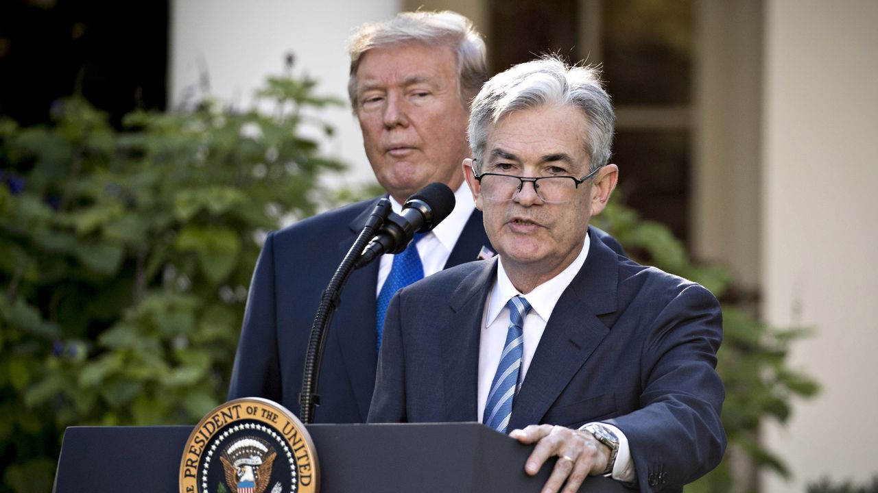 Jerome Powell and Donald Trump at the White House in 2018