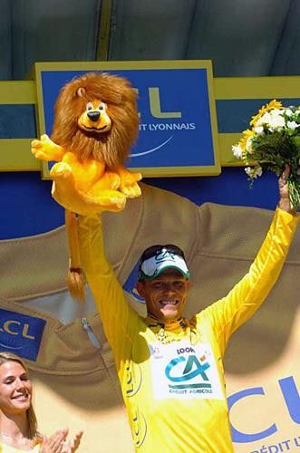 Thor Hushovd (CA) with his lion and flowers