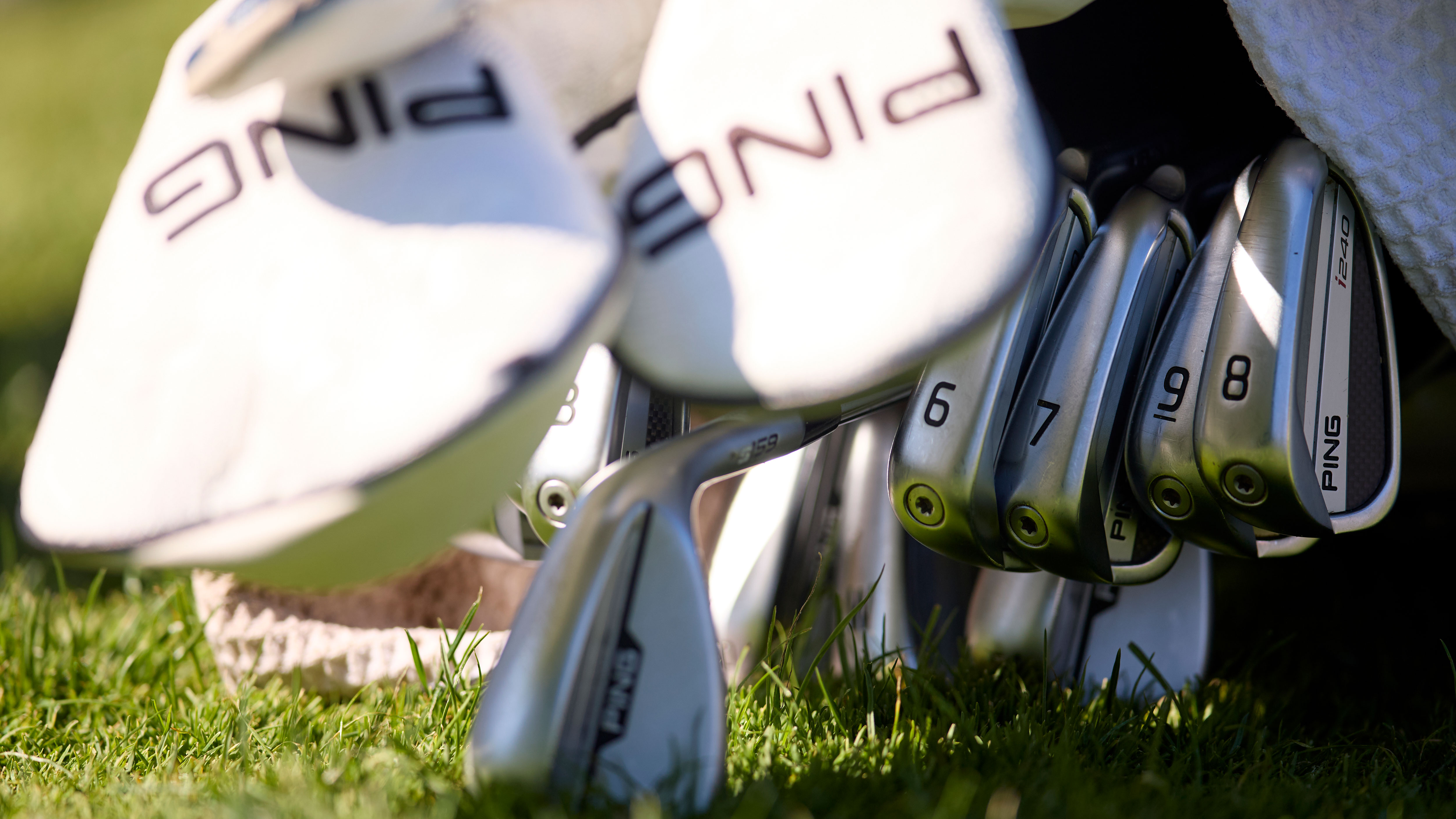 A general image of a bag of golf clubs