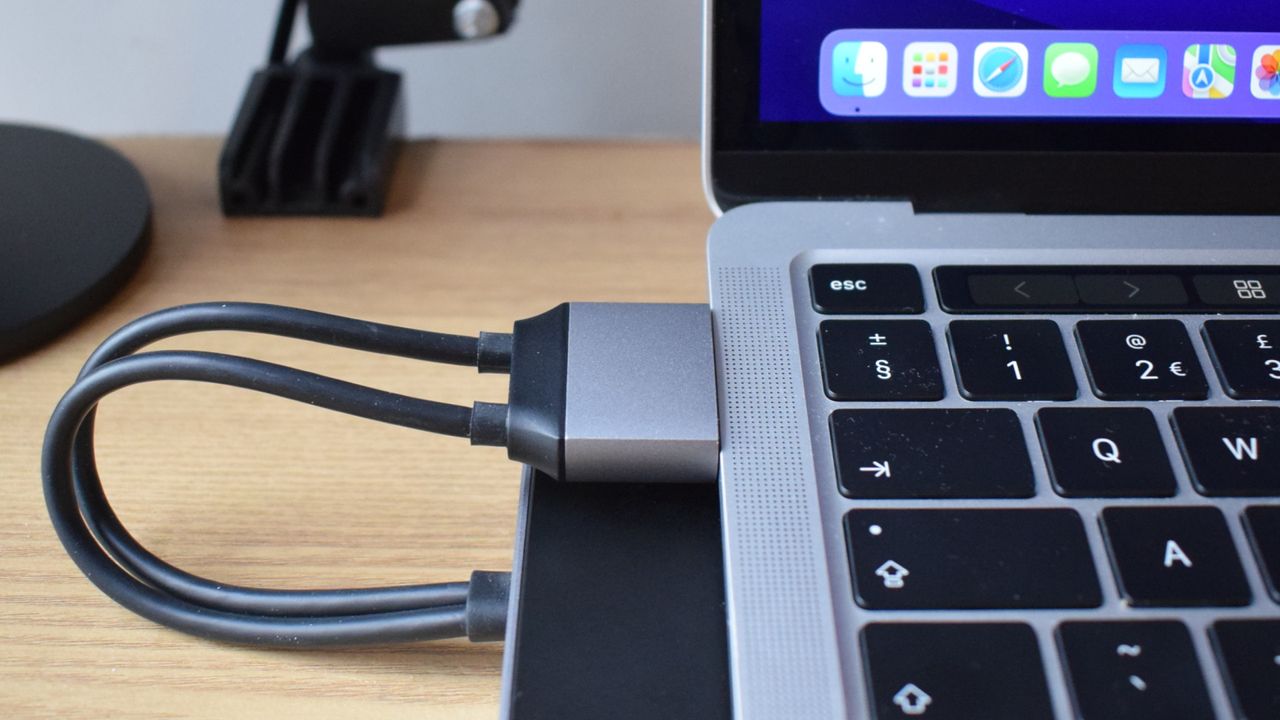 Photo of the Satechi Dual Dock Stand connected to a MacBook Air M2