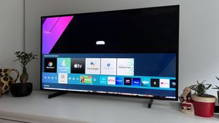 Forskellige apps i softwaren til Samsung The Frame TV 2021