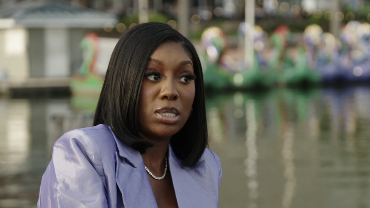 Wendy talking to Kierna on the water on Season 10 of RHOP