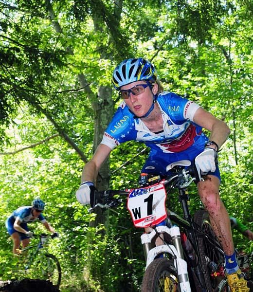Catherine Pendrel (Luna Women's MTB) with an early lead