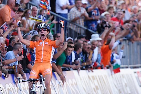 Marianne Vos celebrates