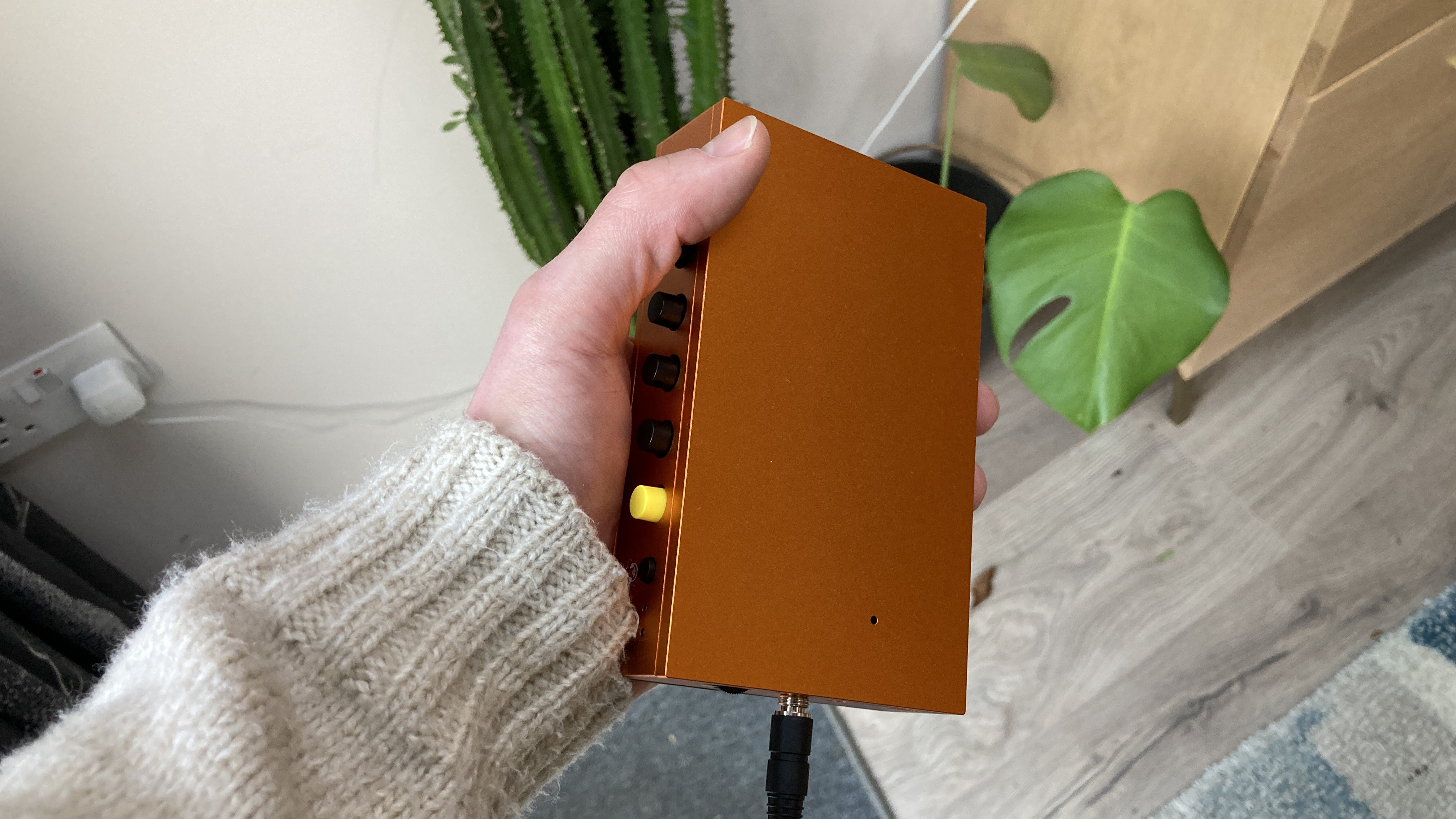 Hands on of We Are Rewind WE-001 in Serge Orange