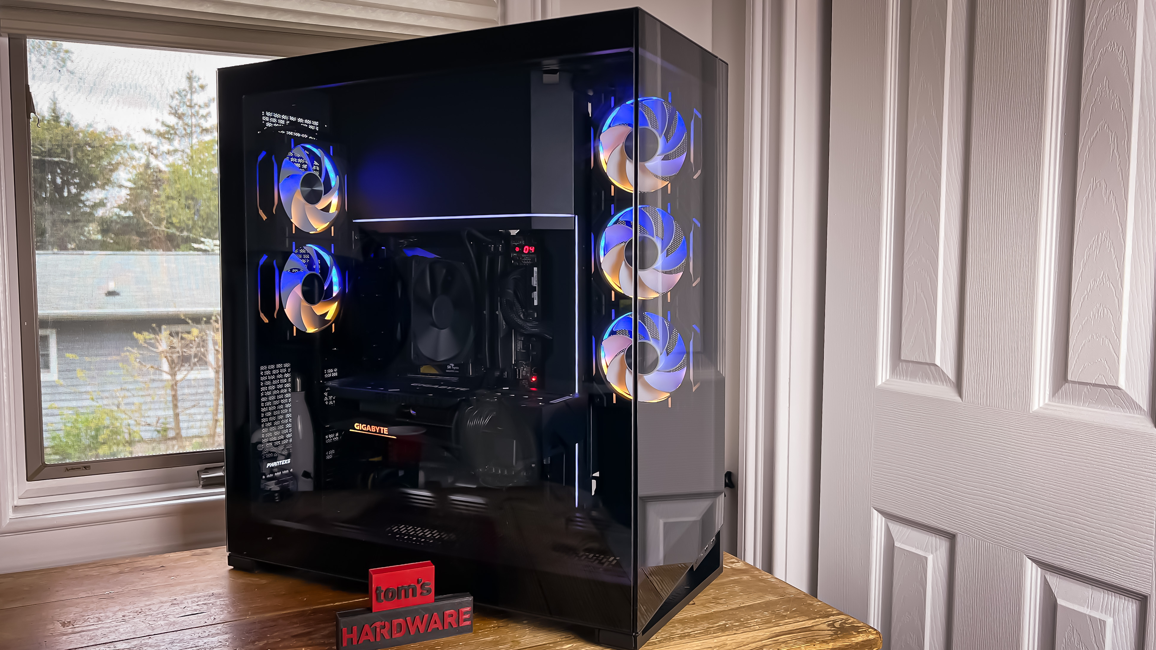 Phanteks - The new NV7 marks the beginning of a brand-new series of Phanteks  chassis. The NV Series envisions a chassis that supports the system  components aesthetically and with excellent cooling performance.
