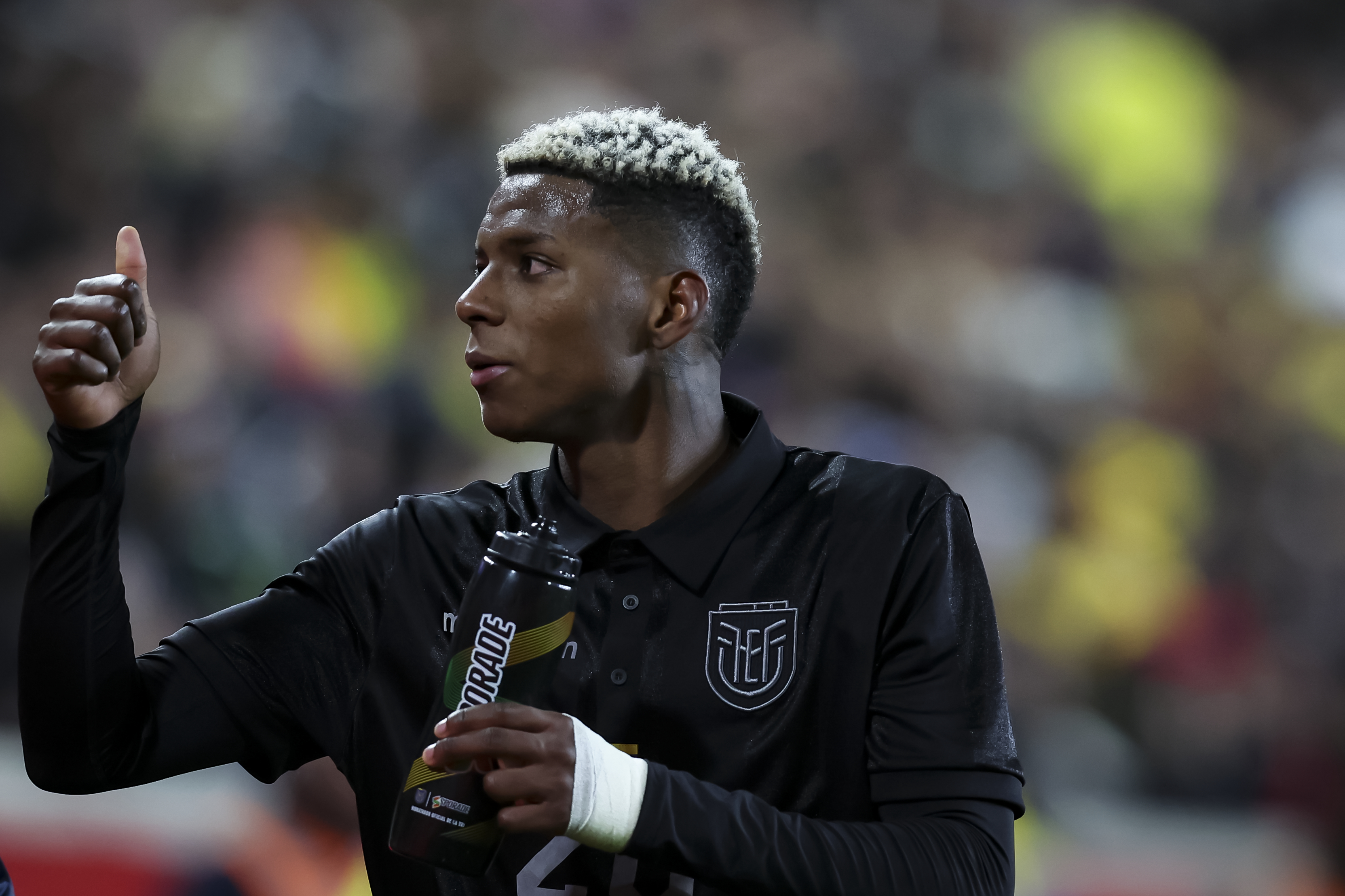 NEW YORK, NEW YORK - NOVEMBER 18: Nilson Angulo #20 of Ecuador gives a thumbs up to fans as he us subbed out in the second half of the International Friendly against New Zealand at Sports Illustrated Stadium on November 18, 2025 in New York City. (Photo by Ira L. Black/Getty Images)
