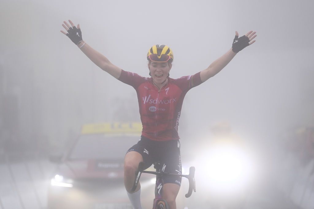 Demi Vollering celebrating at the end of stage 7 of the Tour de France Femmes