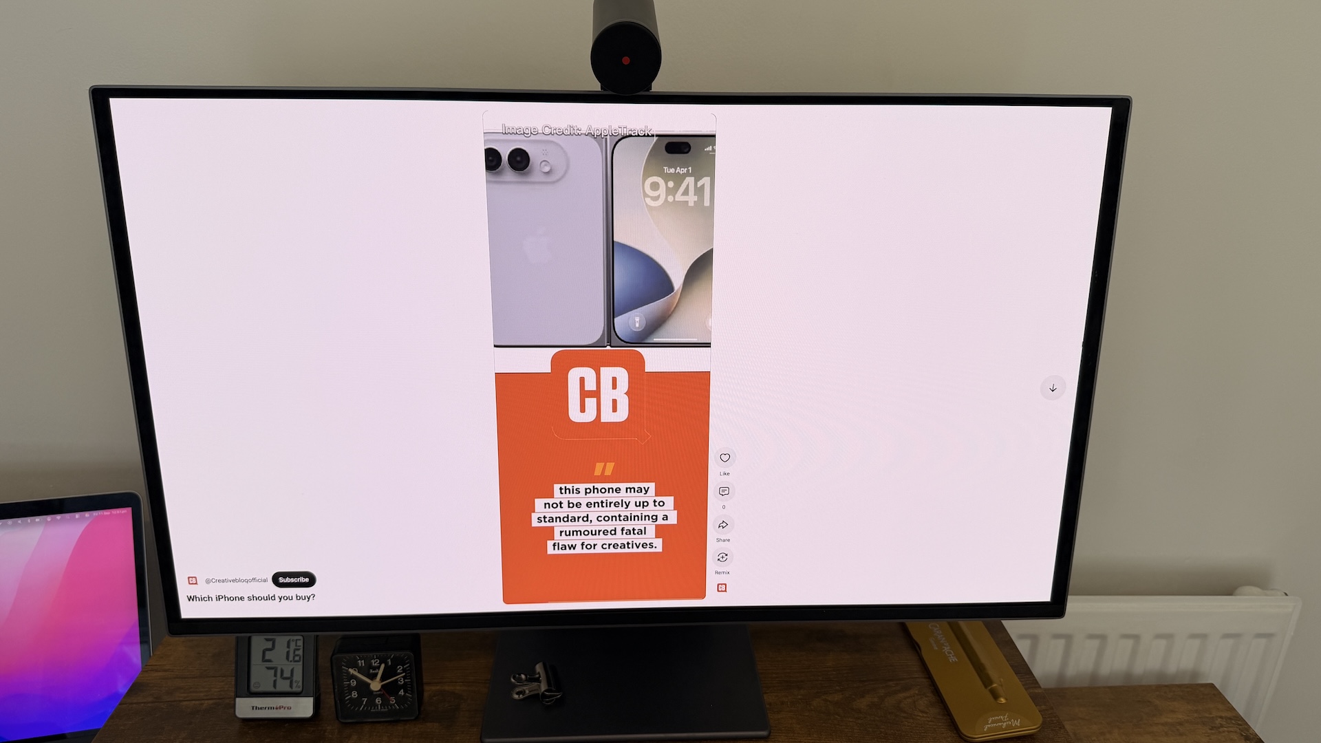 A Lenovo Yoga Pro 27UD-10 monitor on a desk
