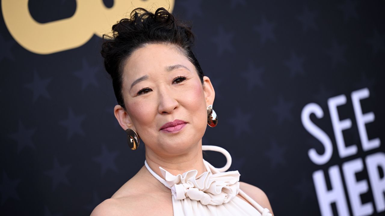 Sandra Oh&#039;s illusion pixie cut was the perfect statement style as the actor stepped out in a pure white halter neck with floral accents