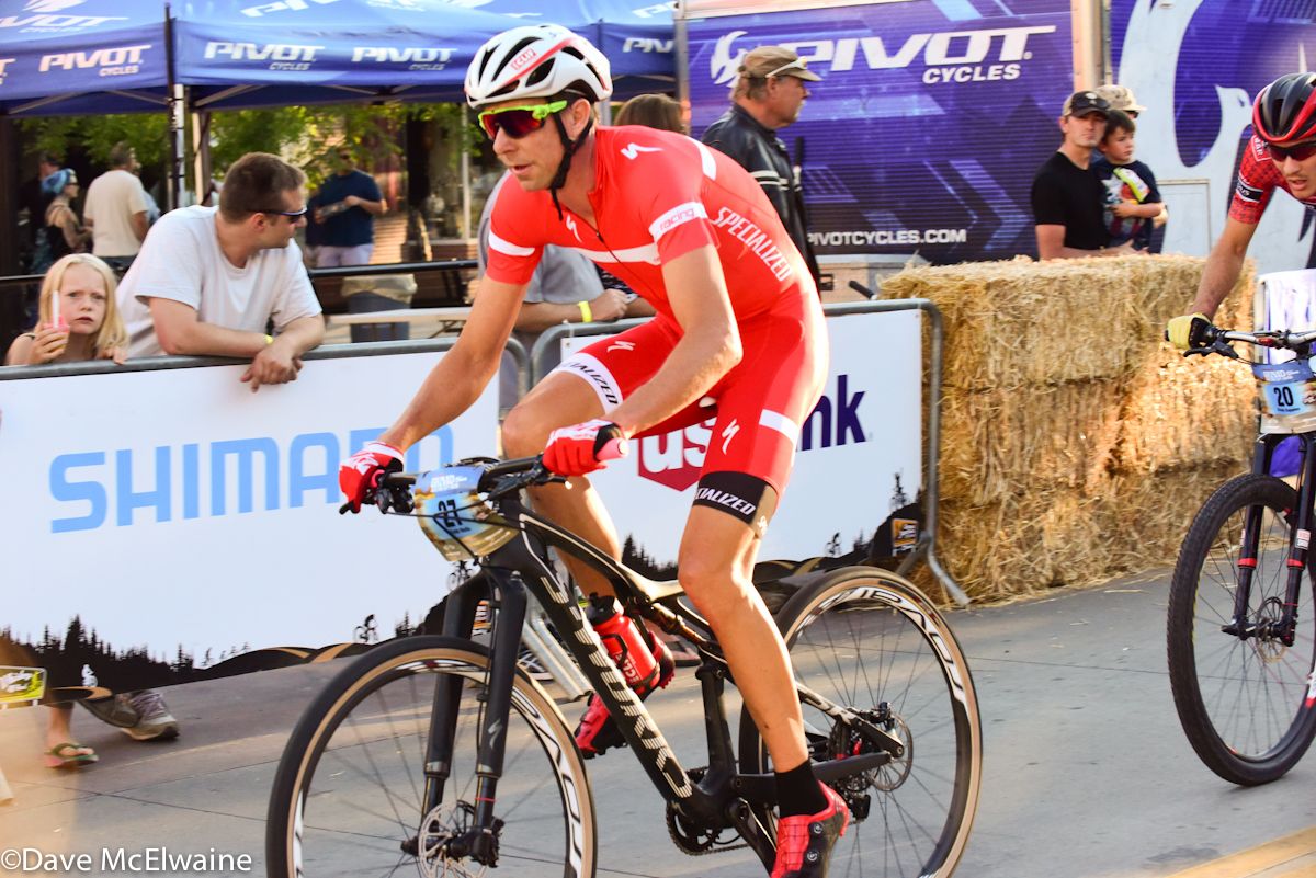 Todd Wells (Specialized) made a major effort for a mid-race prime
