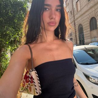 8LVSSYATDexGCo7BrSgJ9M-320-80 تشمل أساسيات العطلات في Dua Lipa هذا SPF المحرر