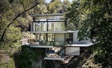 Suspension House spans a creek in the Californian hills